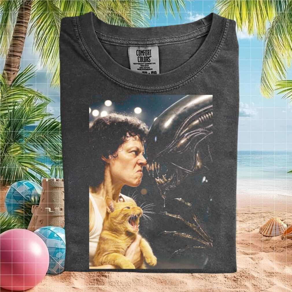 Alien Ripley and Jonesy Movie Scene Retro Graphic T Shirt - Limotees LLC