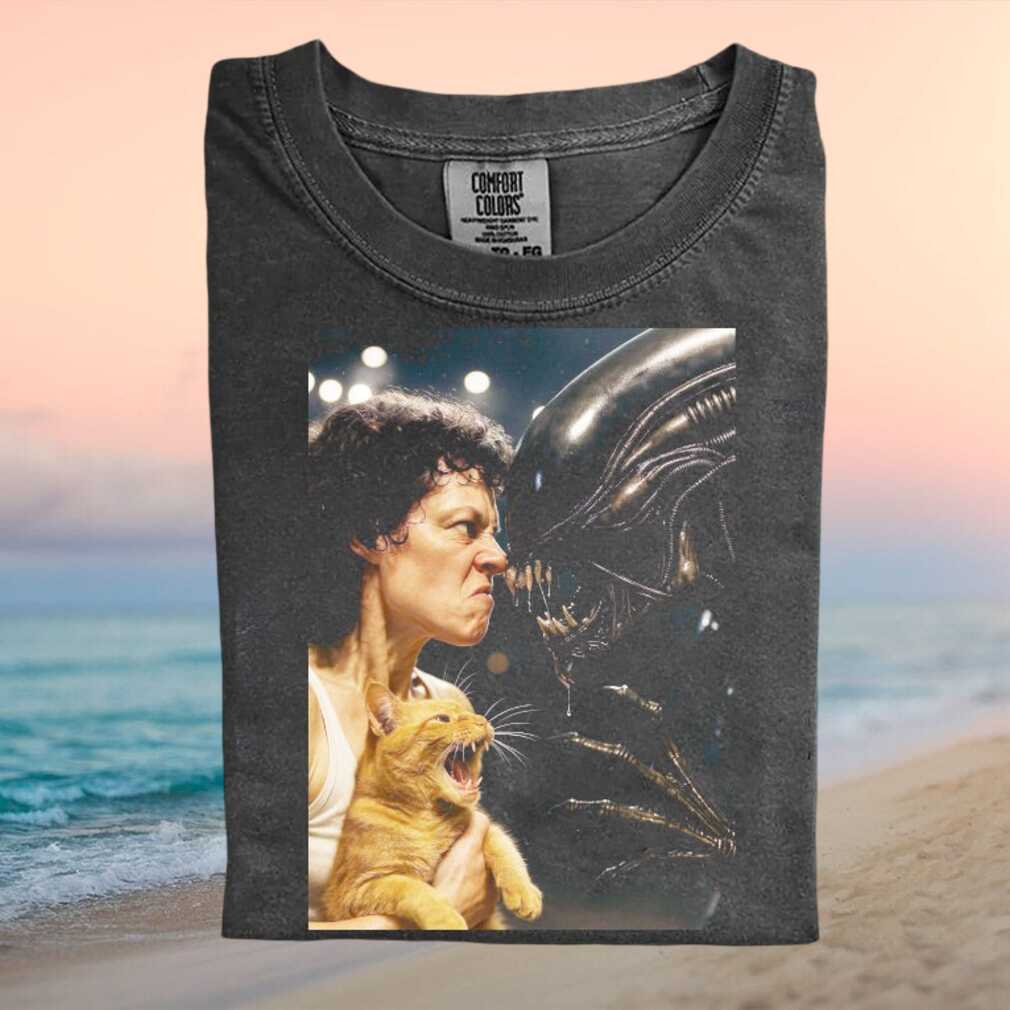 Alien Ripley and Jonesy Movie Scene Retro Graphic T Shirt - Limotees LLC
